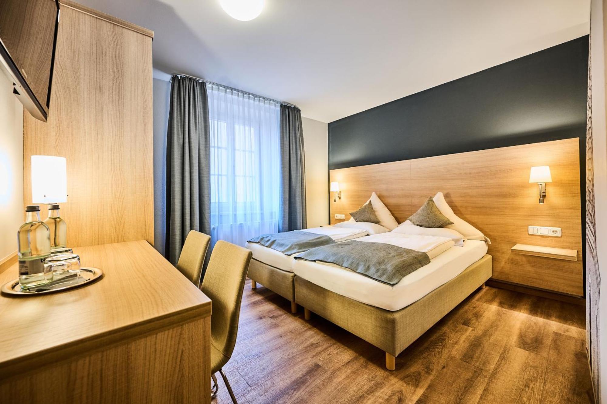 Hotel & Gasthaus Das Roehrl Straubing Buitenkant foto
