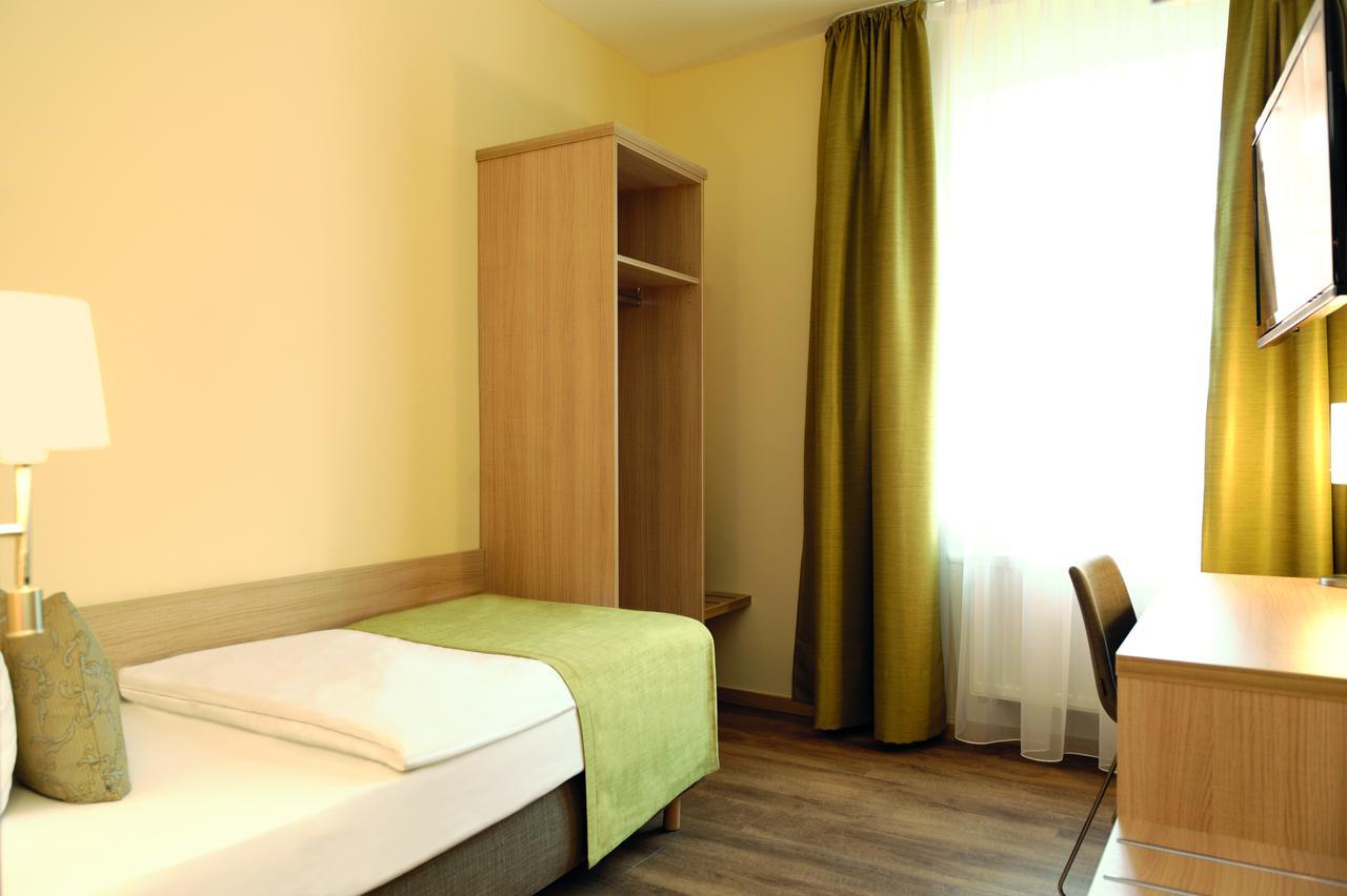 Hotel & Gasthaus Das Roehrl Straubing Buitenkant foto